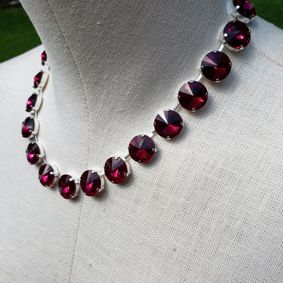 Anna Wintour fuchsia crystal necklace - Picture 3 of 4